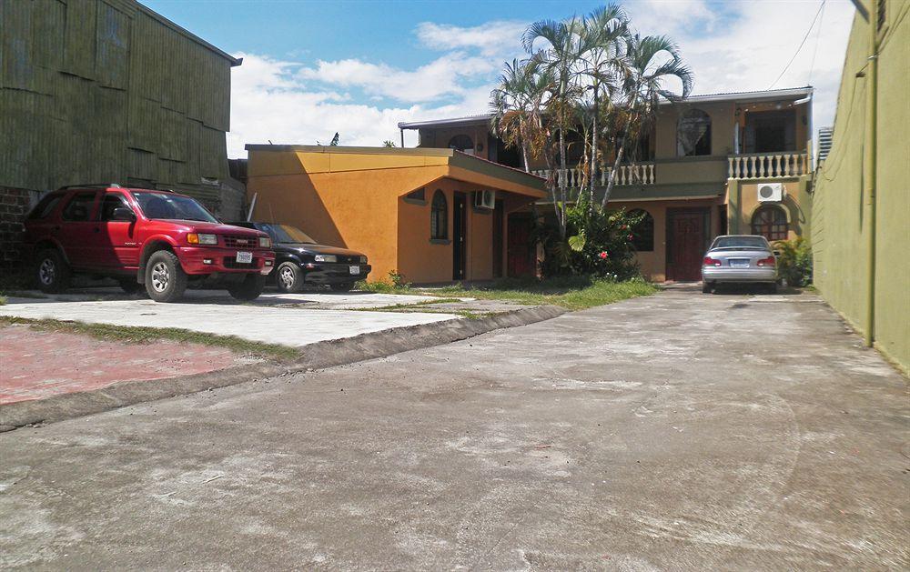 Cabinas Madeleine Пунтаренас Екстериор снимка