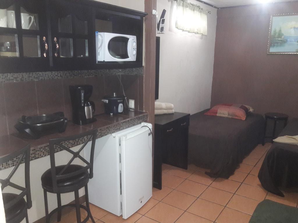 Cabinas Madeleine Пунтаренас Екстериор снимка