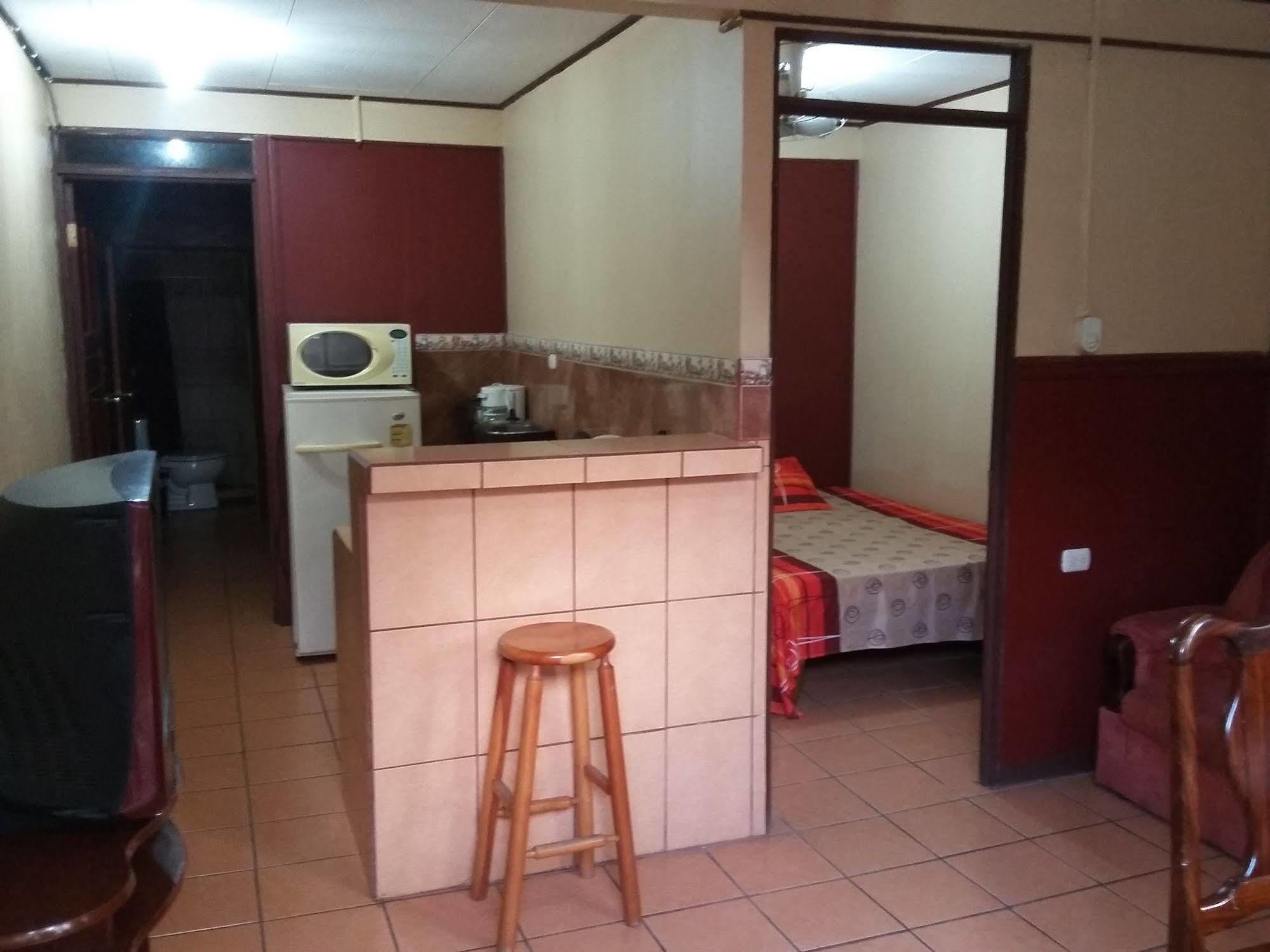 Cabinas Madeleine Пунтаренас Екстериор снимка